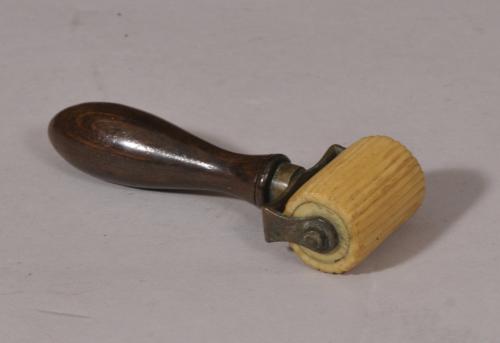 S/4962 Antique Treen Early 19th Century Pastry Crimper