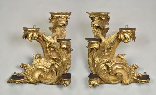 Pair George IV rococo revival giltwood wall brackets, c.1830