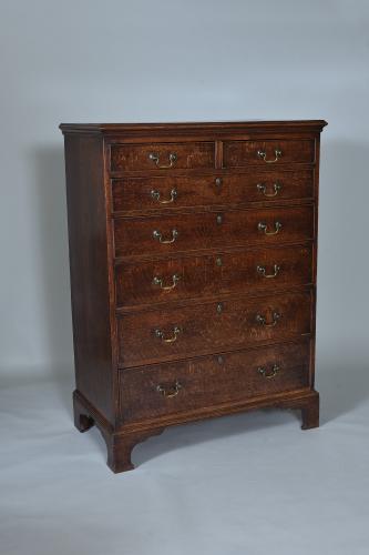 Oak chest of  drawers
