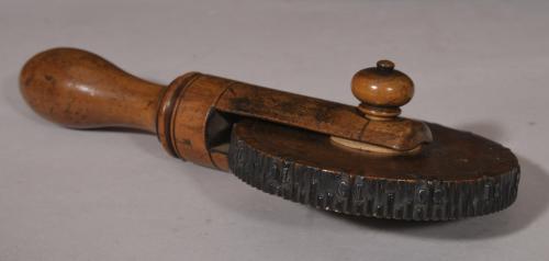 S/5003 Antique Treen Early 19th Century Boxwood Manufacturer's Measuring Wheel