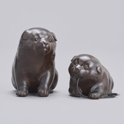 Japanese pair of bronze puppies signed Ryoun, Taisho Period.