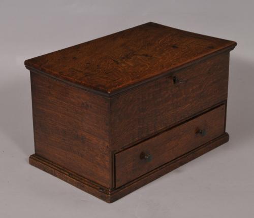 S/5096 Antique Early 19th Century Oak Lidded Box