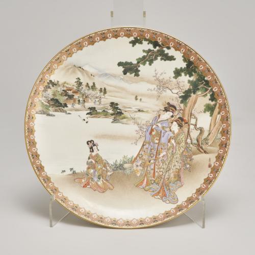 A beautiful large earthenware pottery Satsuma dish by Kinkozan (1909)