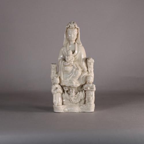 Chinese blanc-de-chine figure of Guanyin, Front view of guanyin