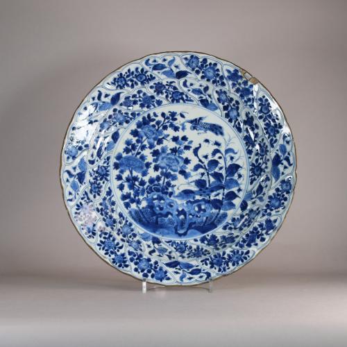Chinese blue and white charger, front of kangxi charger