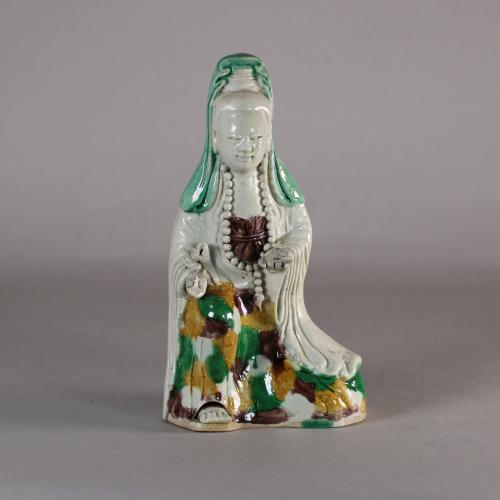 Chinese famille verte figure of Guanyin, Front shot of guanyin