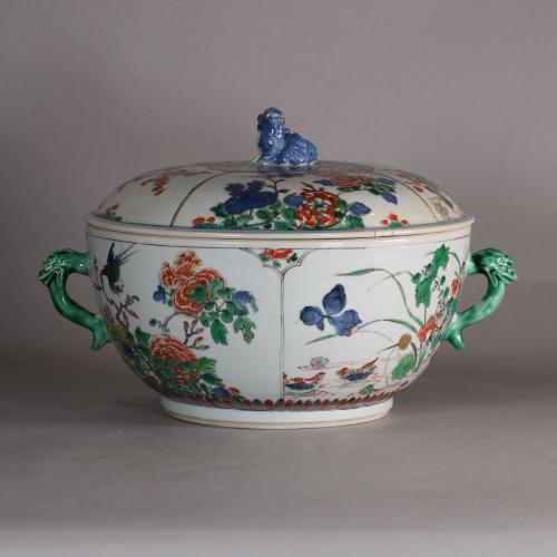 Chinese famille verte two-handled circular bowl and cover, front of bowl