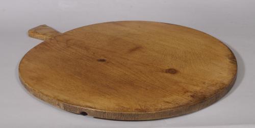 S/5250 Antique Treen Late Victorian Circular Pine Bread Board