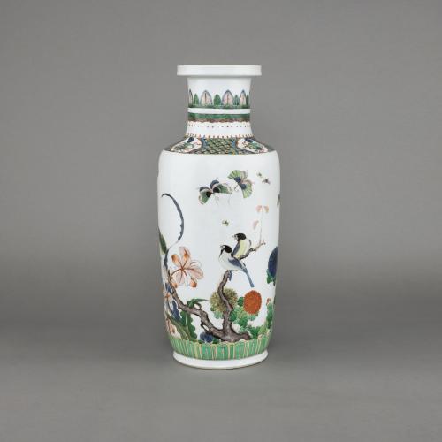 Chinese porcelain famille verte, wucai vase of rouleau form, painted with two magpies amongst flowering chrysanthemum, Kangxi, 1662-1722.