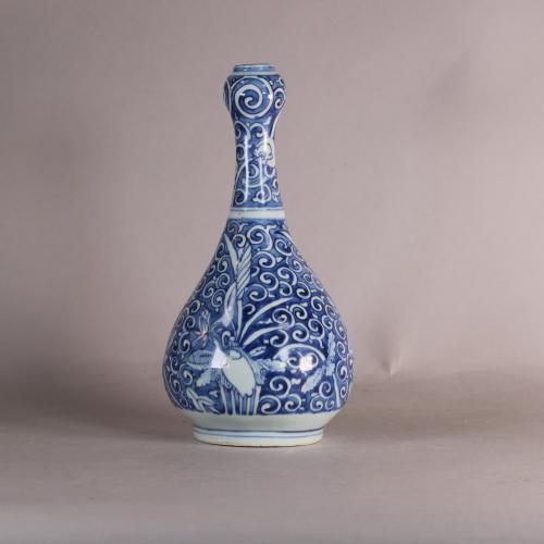 Chinese blue and white bottle vase front
