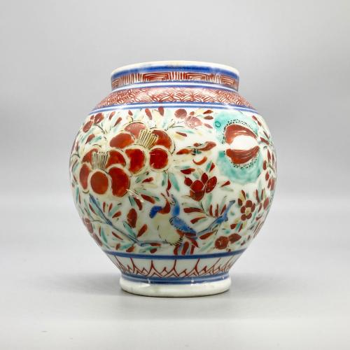 Small Kakiemon Vase