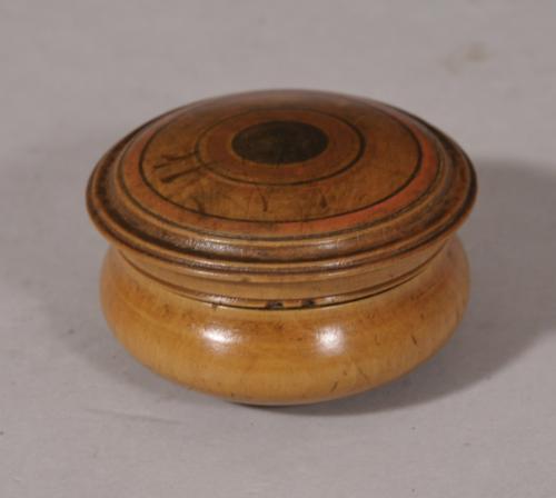 S/5501 Antique Treen 19th Century Tunbridge Ware Pill Box