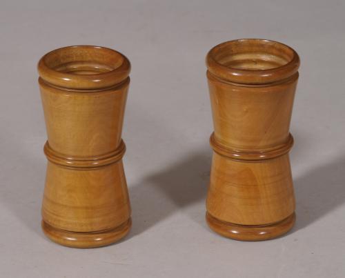 S/5518 Antique Treen 19th Century Pair of Boxwood Dice Shakers
