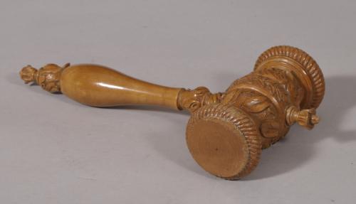 S/5550 Antique Treen 19th Century Carved Lime Wood Gavel