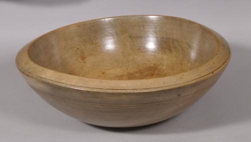 S/5577 Antique Treen Early 19th Century Welsh Sycamore Dairy Bowl
