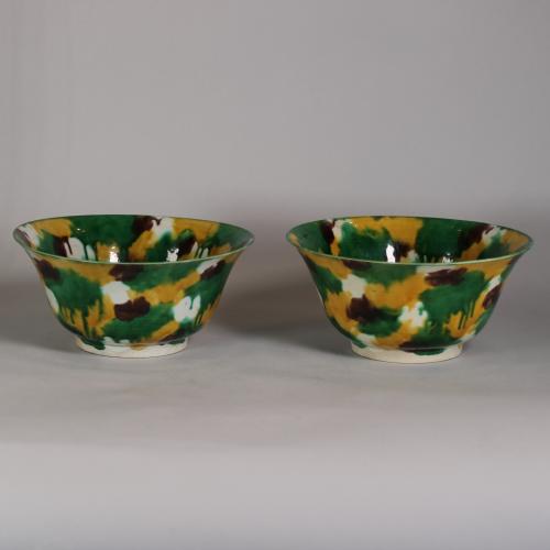 Pair of Kangxi 'egg and spinach' bowls