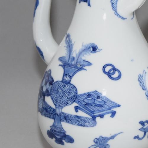 Chinese porcelain blue and white baluster-shaped ewer  