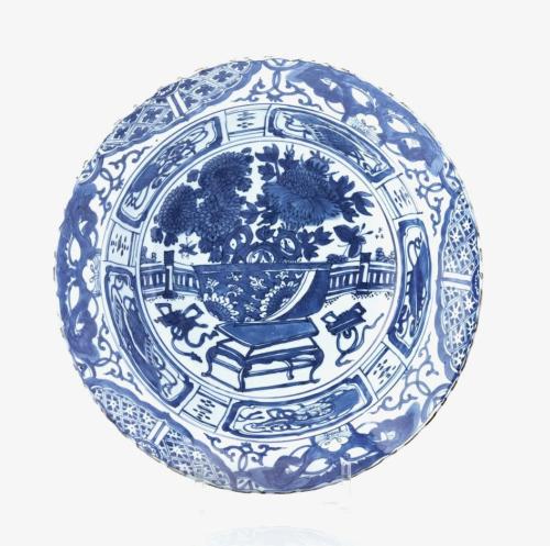 A Large and Imposing Chinese Blue And White 'Kraak Porselein Klapmuts' Shallow Bowl