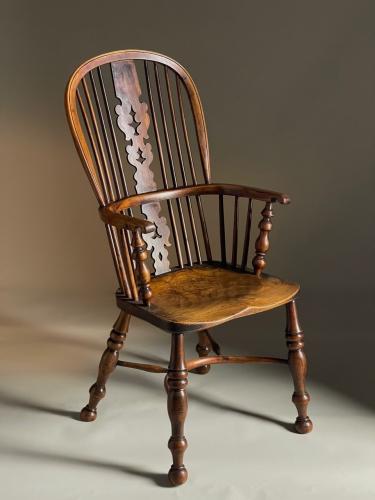 Good yew wood Windsor chair