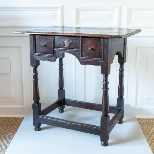 A small and elegant Queen Anne oak side table, circa 1710