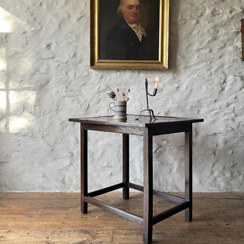18th century Welsh oak centre table