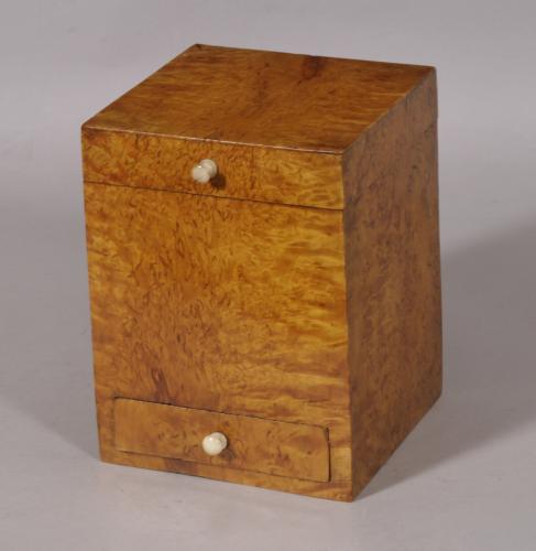 S/5867 Antique Treen 19th Century Swedish Burr Birch Lidded Box