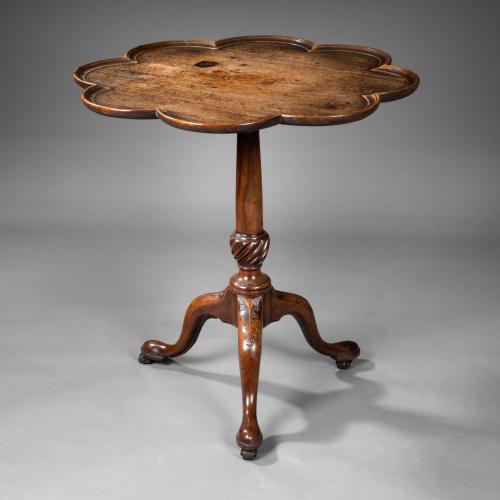 Georgian mahogany pie crust tripod table
