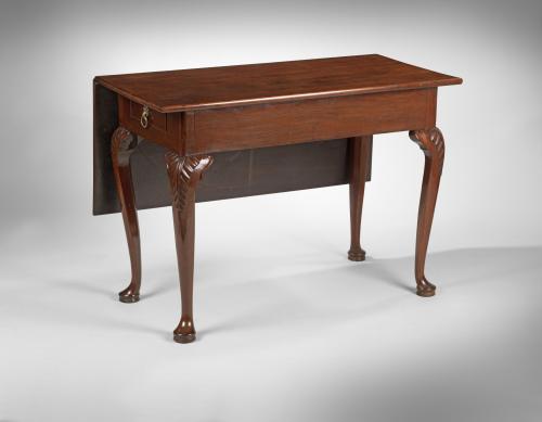 George II mahogany Scottish bedroom table