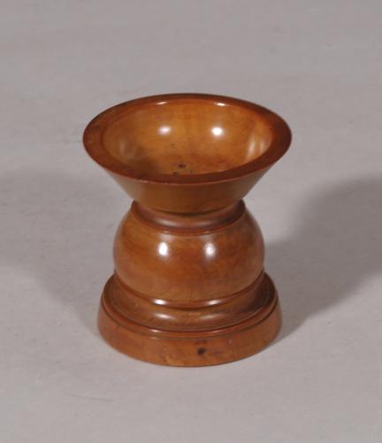 S/6078 Antique Treen Late 18th Century Boxwood Pounce Pot
