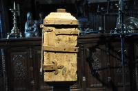 15TH CENTURY OAK AND IRONBOUND OFFERTORY BOX. CIRCA 1460