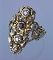ARTIFICERS' GUILD, LONDON (1901-1942) Floral Diadem Shaped Ring