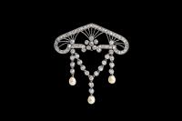 Art Nouveau Brooch with Diamonds and Natural Pearls in Platinum, English circa 1890