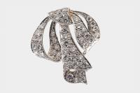 Tied Ribbon Brooch in Platinum set with Diamonds, English circa 1950