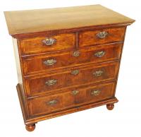 Early 18th Century English Walnut Chest Of Drawers Queen Anne Period