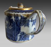18th century Chinese Export Nanking porcelain teapot.