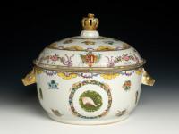 Chinese export porcelain soup tureen, arms of Saldanha e Albuquerque, c. 1750, Qianlong reign, Qing dynasty