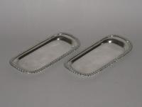 ​A PAIR OF UNUSUALLY SMALL OLD SHEFFIELD PLATE SILVER SNUFFER TRAYS, CIRCA 1810