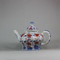 Chinese imari octagonal teapot and cover, mid-18th century