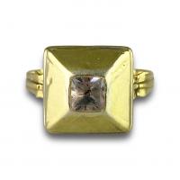 High carat gold ring, the square bezel set with a paste. Spanish, 17th century