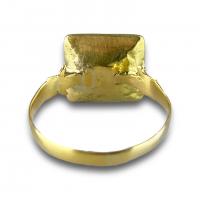 High carat gold ring, the square bezel set with a paste. Spanish, 17th century