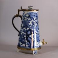 Japanese Arita coffee pot, Edo period (1603-1868), circa 1680