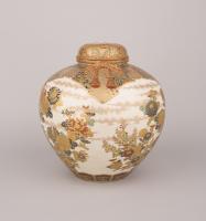A large Japanese porcelain globular vase and cover, Bunka (1804-1818)