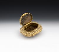 An important George II Gold Mounted hardstone snuff box made in london, circa 1740