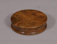 S/4544 Antique Treen 19th Century Figured Walnut Snuff Box