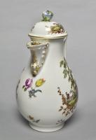Meissen porcelain coffee pot decorated with hunting scenes, c.1750