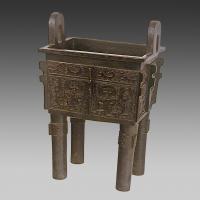 Chinese bronze fang ding or sacrificial vessel