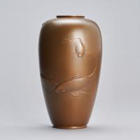 Japanese bronze vase decorated with koi carps signed Unsho, Meiji Period