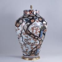 Early 18th century Japanese Imari vase
