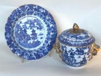 A Pair Of Unusual Chinese Blue And White Pots Covers And Stands , Qianlong (1735 – 1796)