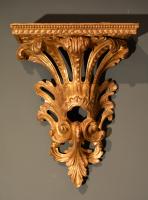 George II carved giltwood bracket 